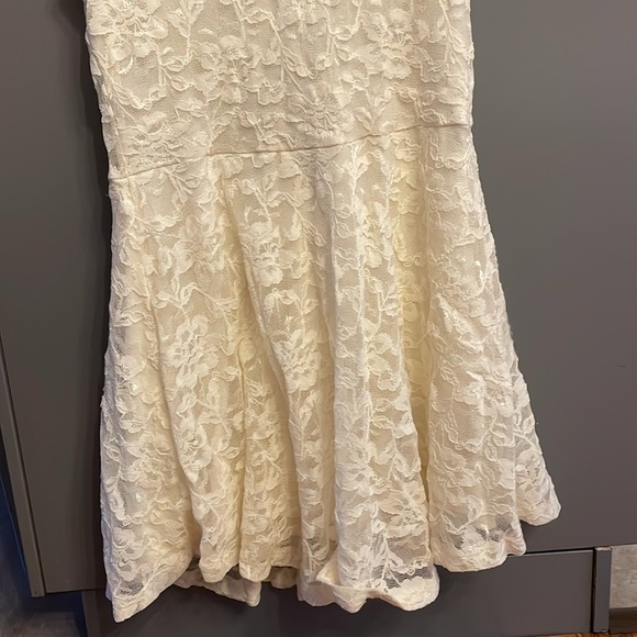 Lace mini dress dilema aritzia - Picture 4 of 4